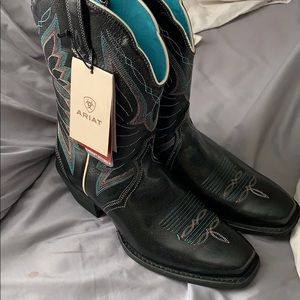 NWT Ariat women’s riding boots